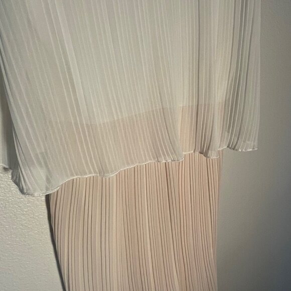 Paper Crane Pleated two tone dress VERY CUTE Cream and blush color Size M - Picture 3 of 6